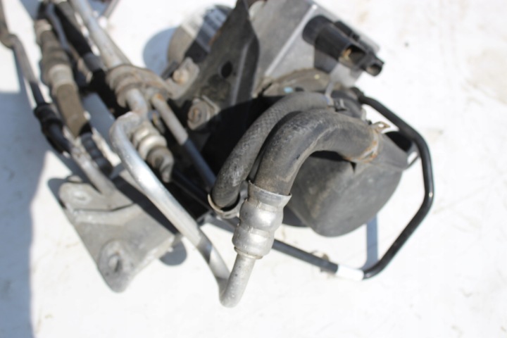 JEEP GRAND CHEROKEE WK2 LIFT 3.0 CRD POMPE AMPLIFICATEUR EUROPE CONDUITES DE DÉRIVATION