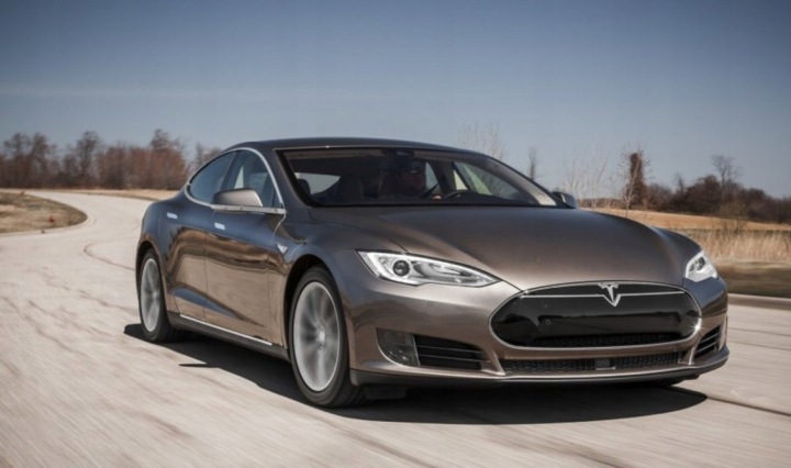 TESLA MODÈLE X PROTECTION SUR COUVERCLE DE COFFRE 1037897-00-D
