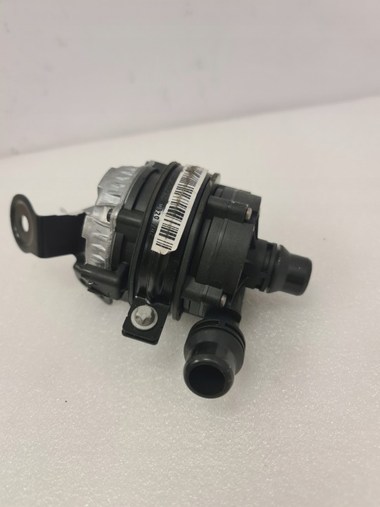POMPE À EAU DB W222 13- MERCEDES-BENZ A0005002686
