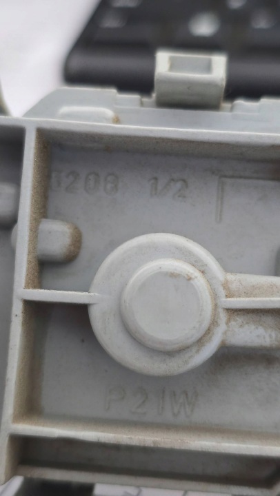 DOUILLE D'AMPOULE ARRIÈRE GAUCHE OPEL VECTRA C BERLINE 520812