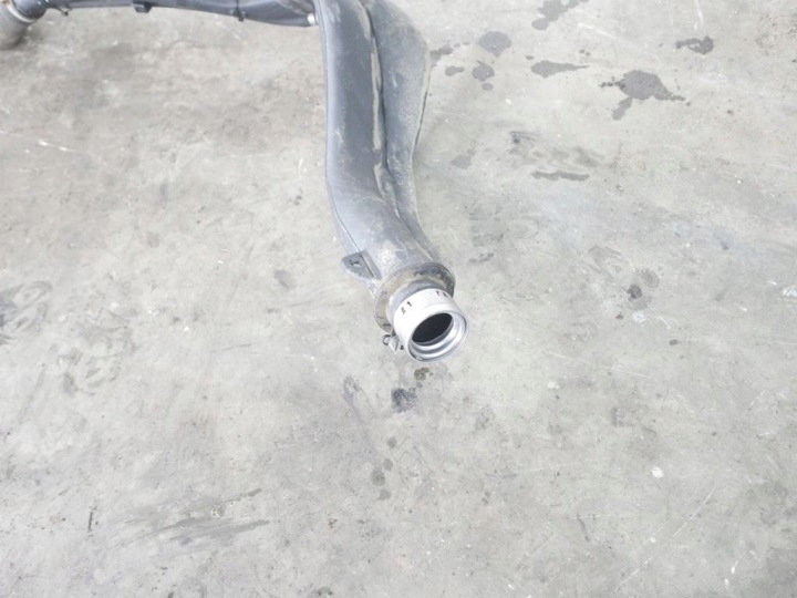 TUYAU GOULOTTE DE REMPLISSAGE DE CARBURANT OPEL ASTRA H III 1.7CDTI HAYON 04-06