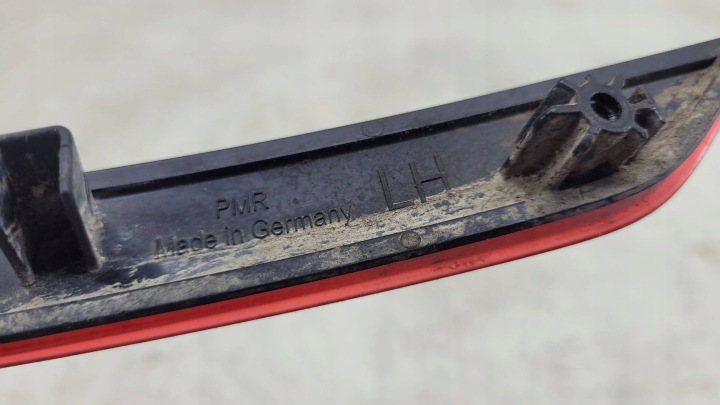 AUDI A4 B9 RÉFLECTEUR PARE-CHOCS ARRIÈRE GAUCHE ARRIÈRE 8W0945105C