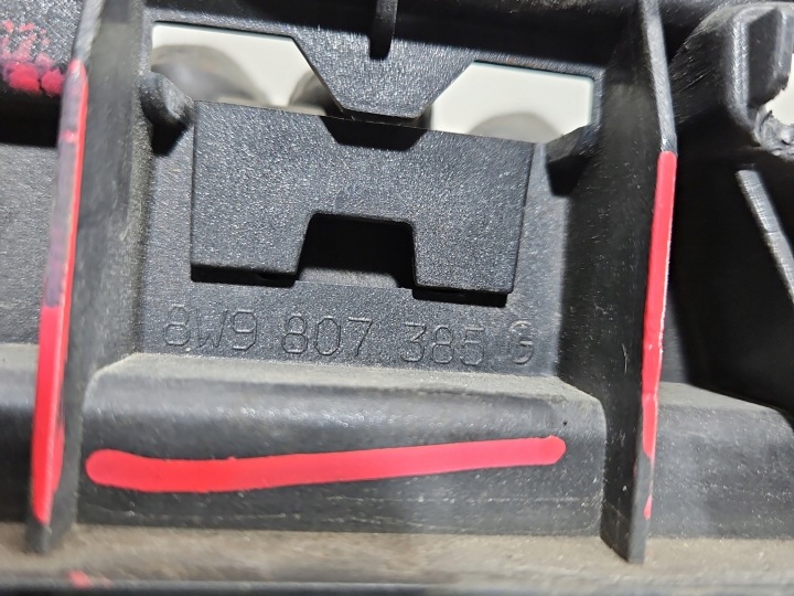 GLISSIÈRE PARE-CHOCS ARRIÈRE CENTRAL AUDI A4 B9 8W9807385