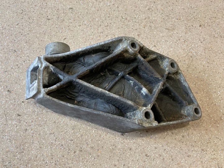 POIGNÉE MOTEUR GAUCHE CÔTÉ BMW 3 G20 G21 6861559
