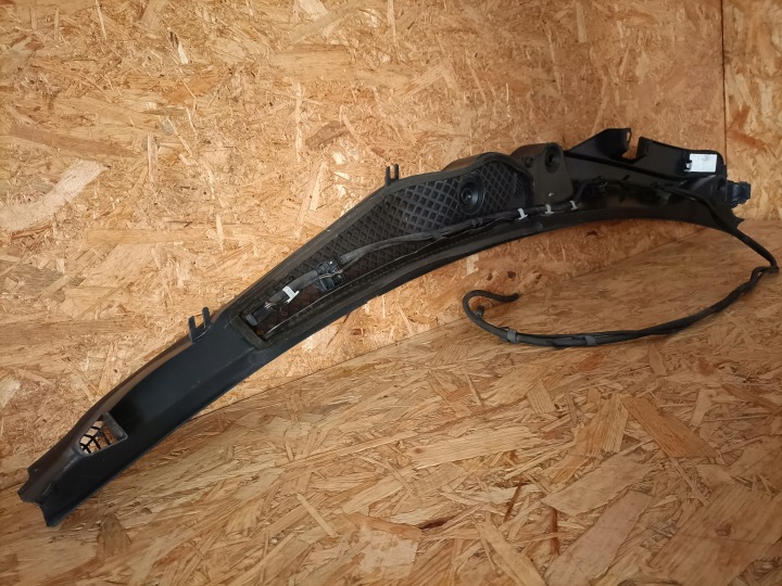 MERCEDES E-KLASA W212 10- DOUBLURE DE PASSAGE DE ROUE A2128301213