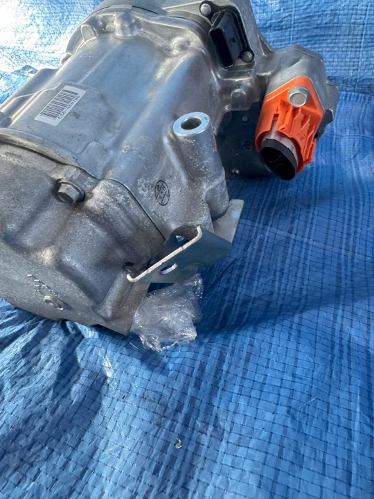 COMPRESSEUR DE CLIMATISATION RENAULT MEGANE V E-TECH 926005MP0A