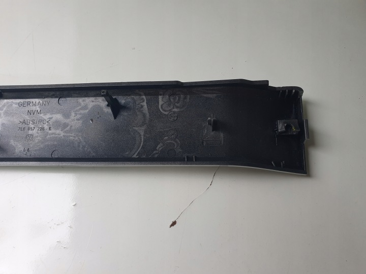 VW TOUAREG 7L LIFT 07- DÉCOR TABLEAU DE BORD DROIT ARGENTÉ