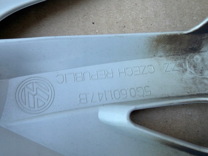 COUVERCLE VOLKSWAGEN OE 1 MM VOLKSWAGEN 5G0601147B