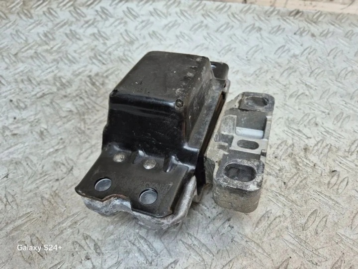 COUSSIN MOTEUR DROITE VW PASSAT B7 (362) 3C0199555P 1.6L DIESEL 77KW 2012