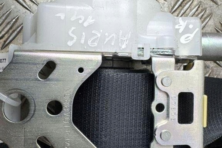 CEINTURE DE SÉCURITÉ AVANT GAUCHE TOYOTA AURIS (_E18_) N088631 1.8L 2014