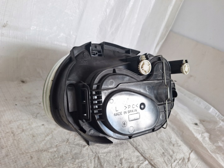 VW GOLF IV PHARE RZEDNIA GAUCHE PROJECTEUR 1J1941015B