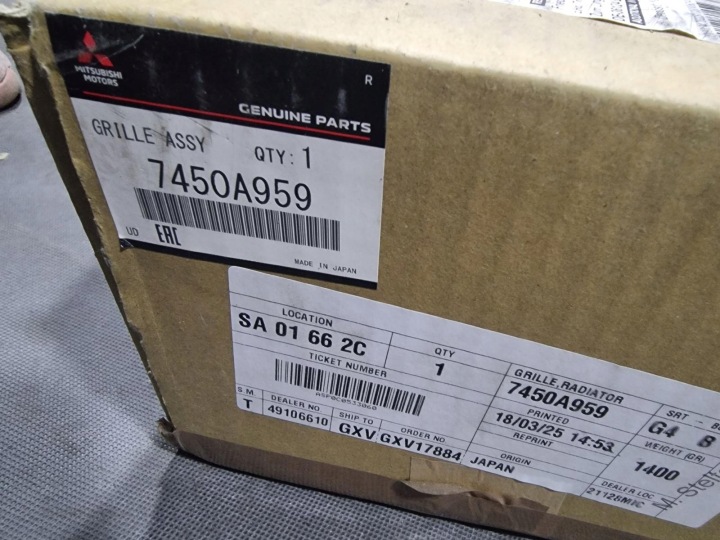 MITSUBISHI OUTLANDER III 12- GRILLE CALANDRE PARE-CHOCS