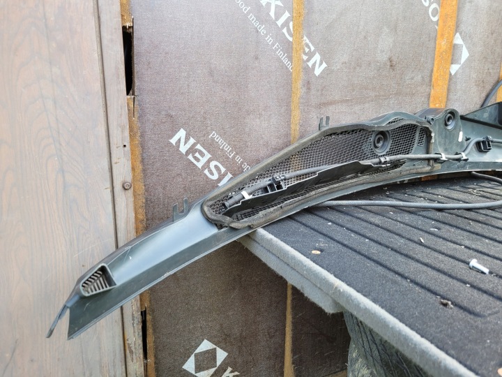 DOUBLURE DE PASSAGE DE ROUE RONDELLES MERCEDES W218 W212 2128300013 EUROPE