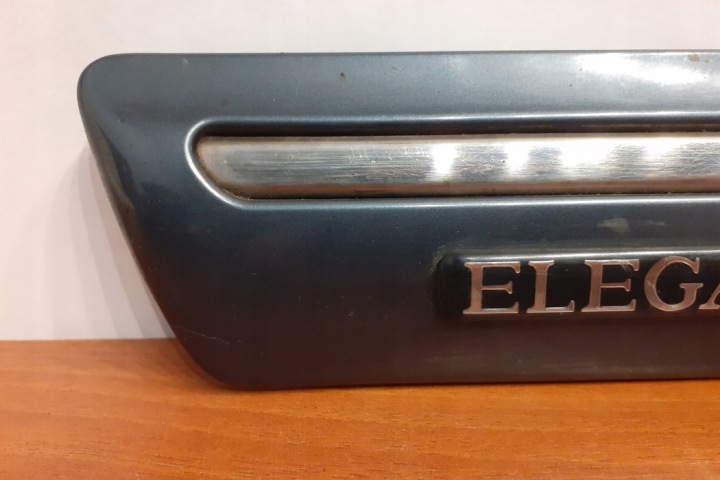 MOULURE AVANT GAUCHE GARDE-BOUE AUDI 100 (5000) A2106900182 1999