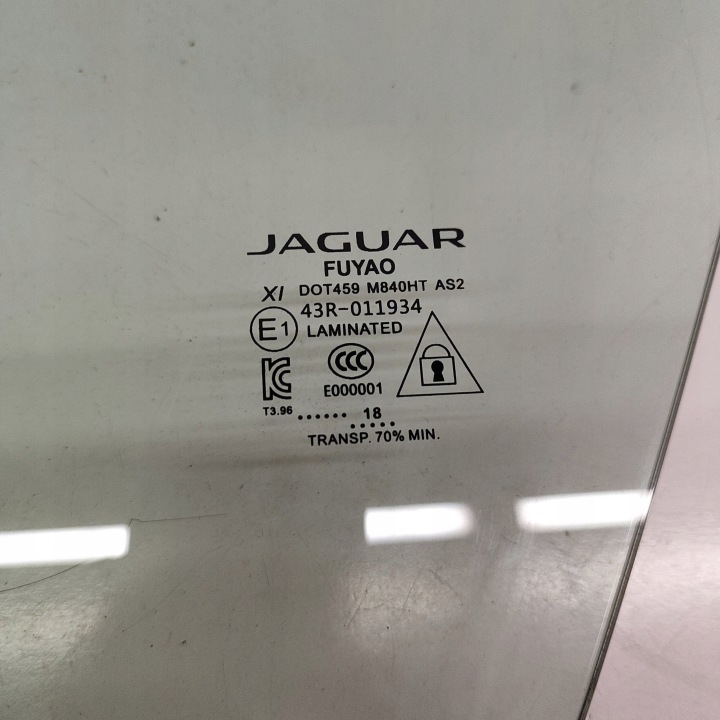 JAGUAR I-PACE 2018 AVANT CÔTÉ GAUCHE VITRE DE PORTIÈRE AVANT