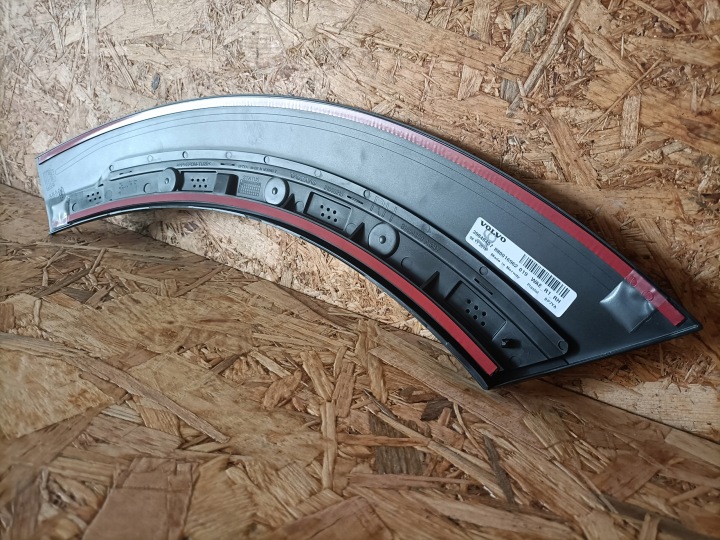 VOLVO XC60 II 18- MOULURE REVÊTEMENT GARDE-BOUE DROIT ARRIÈRE NEUF 31650218 (R1)
