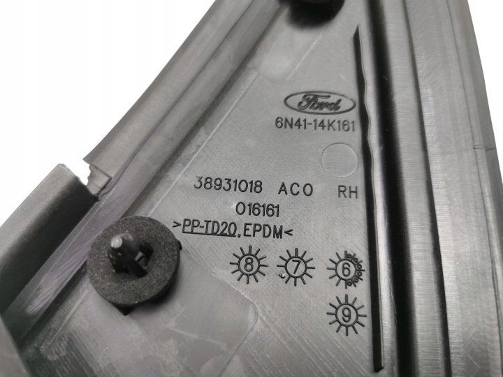 MOULURE BOUCHON DROITE FORD OE 1458901