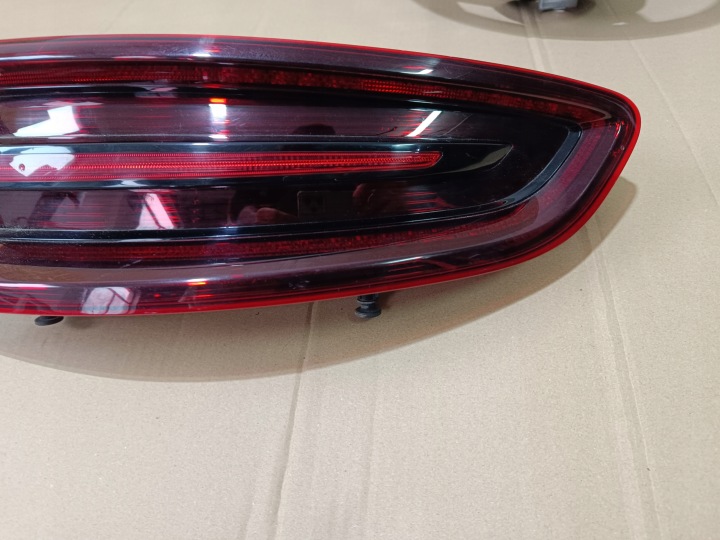 PORSCHE MACAN GTS PHARE DROITE ARRIÈRE 95B945096B