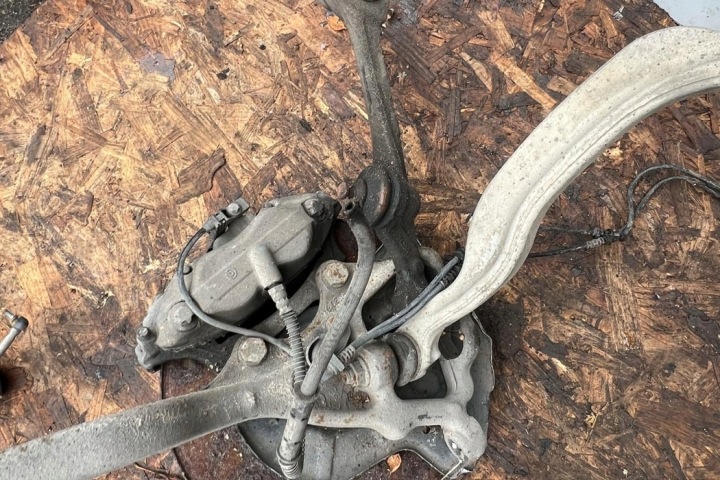 ROTULE DE DIRECTION AVANT GAUCHE MERCEDES-BENZ AVEC (W221) 2213331805 DIESEL 2007