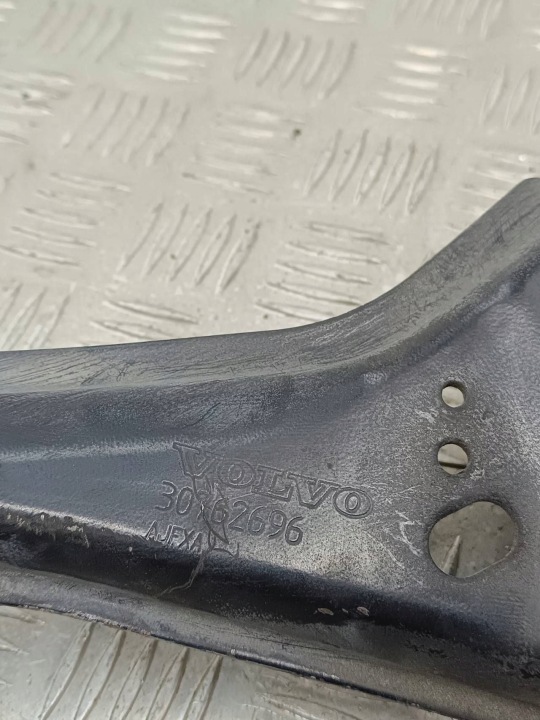 DROIT FIXATION TRAÎNEAU AVANT VOLVO S60 II 30762696 34136866 2.5L 186KW
