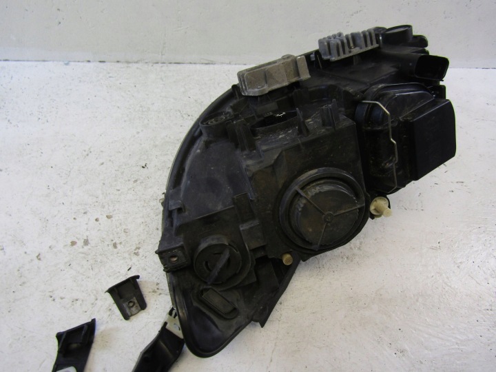 BMW X1 E84 PHARE DROITE AVANT LIFT BI-XENON 12R-- 7290240