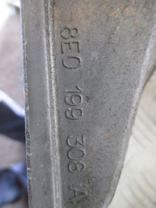 AUDI A4 B6 B7 2.0 POIGNÉE COUSSIN MOTEUR 8E0199308