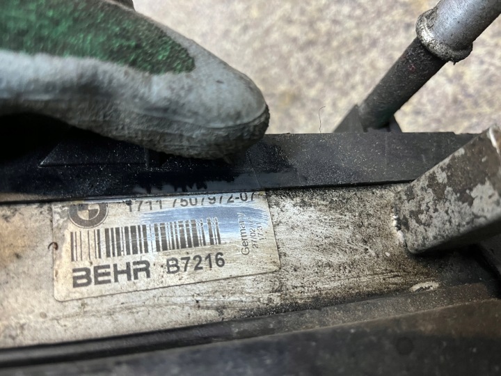 COURROIE AVANT AVANT RADIATEURS VENTILATEUR POUTRE JALOUSIE BMW E63 4.4 V8 N62 E64