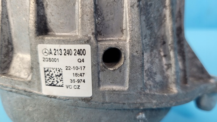 MERCEDES W213 3.0 CDI COUSSIN POIGNÉE MOTEUR A2132402400