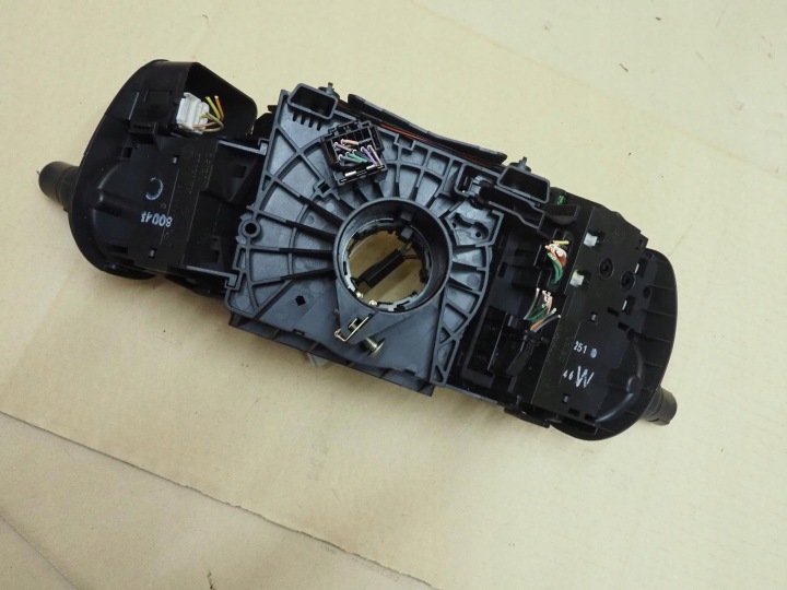 COMMUTATEUR COMPOSITE BANDE PIGNON RENAULT SCENIC II 8200220457