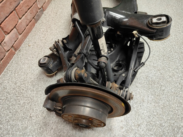 BMW 1 F20 F21 SUSPENSION ARRIÈRE ARRIÈRE COMPLET CHÂSSIS CHÂSSIS POUTRE JOINTS DE DIRECTION
