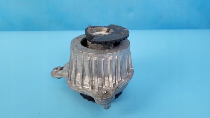 MERCEDES W213 3.0 CDI COUSSIN POIGNÉE MOTEUR A2132402400