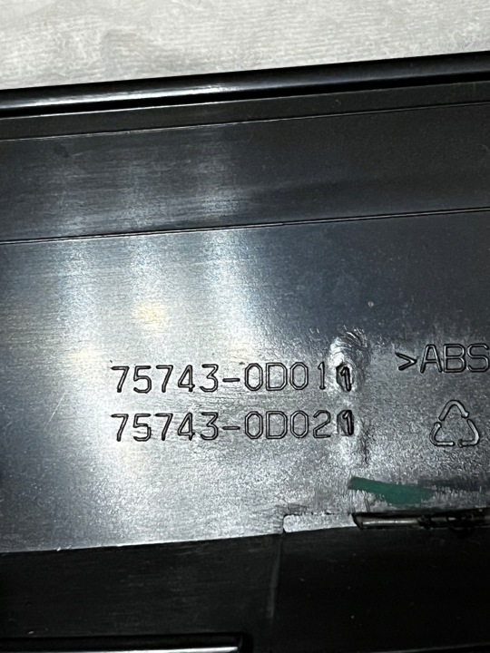 MOULURE DROITE EXTÉRIEUR ARRIÈRE YARIS 75743-0D021