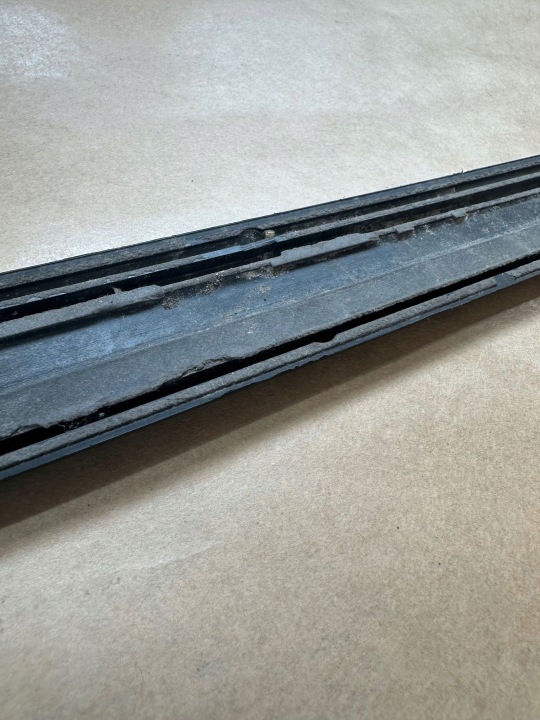 TOYOTA COROLLA E120 E130 MOULURE PORTES GAUCHE AVANT 75732-02190