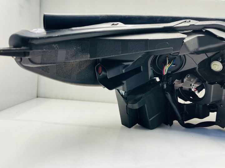 PROJECTEUR AVANT CÔTÉ GAUCHE SUBARU OUTBACK (BT) 2Z0X5