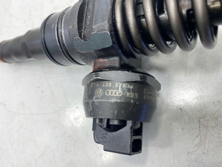 VW POLO IV 9N 01-05 1.9 101KM INJECTEUR DE POMPE INJECTEUR 038130073AJ