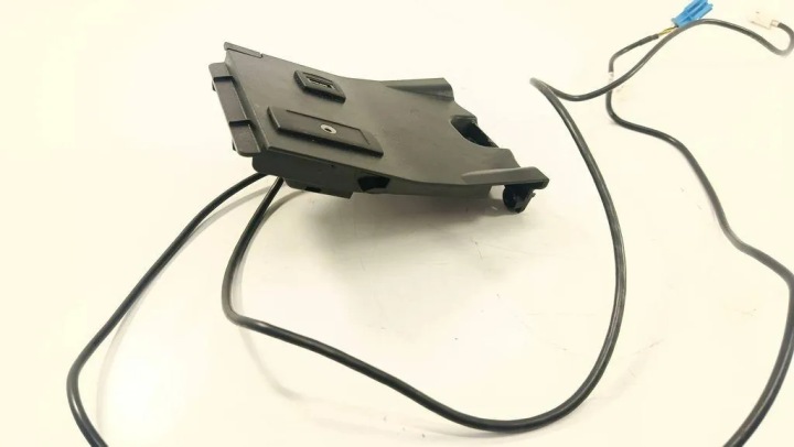 USB MERCEDES-BENZ A (W176) A2468230411 2.0L GASOLINE 155KW 2014