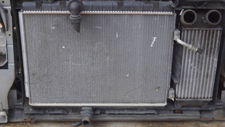 CITROEN C4 B7 II LIFT PANNEAU AVANT 1.2B (D926)