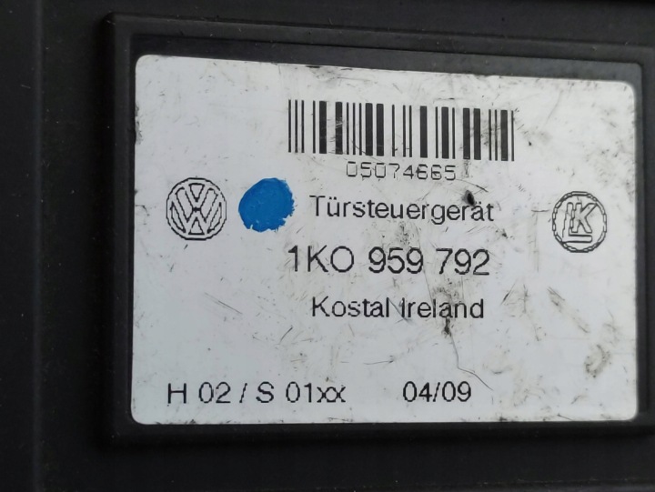 VOLKSWAGEN GOLF V 5 MODULE MOTEUR VITRES PORTES DROIT AVANT 1K0959792A