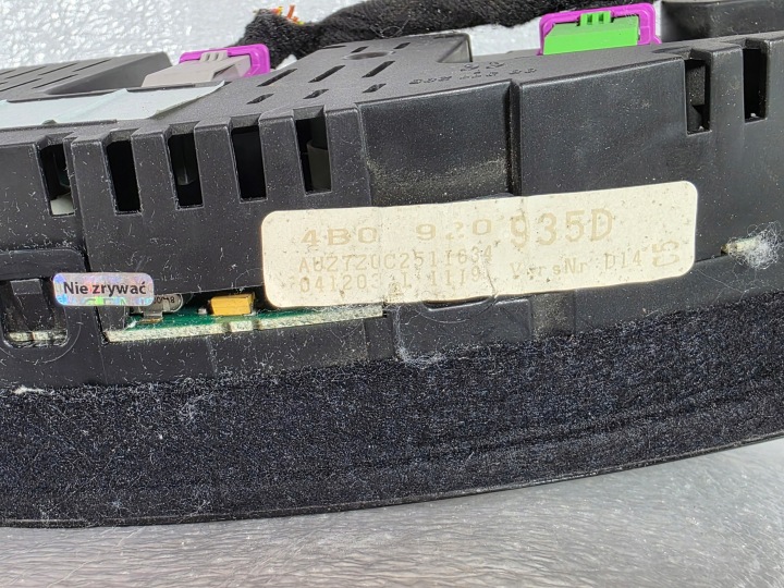AUDI A6 C5 COMPTEUR TABLEAU DE BORD 4B0920935D 2.5TDI