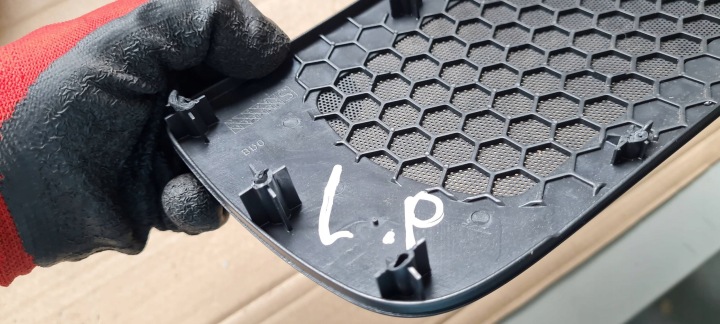 A6 C6 LIFT CALANDRE PROTECTION PORTES GAUCHE GAUCHE AVANT 4F0035419