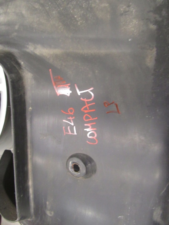 PASSAGE DE ROUE DROIT AVANT PROTECTION ROUES BMW E46 COMPACT