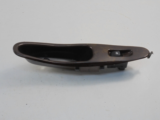 DAEWOO LEGANZA COMMUTATEUR VITRES AVANT DROIT 96200264 96190777