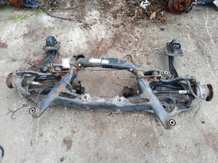 PASSAT B8 POUTRE SUSPENSIONS ARRIÈRE CHÂSSIS 4MOTION