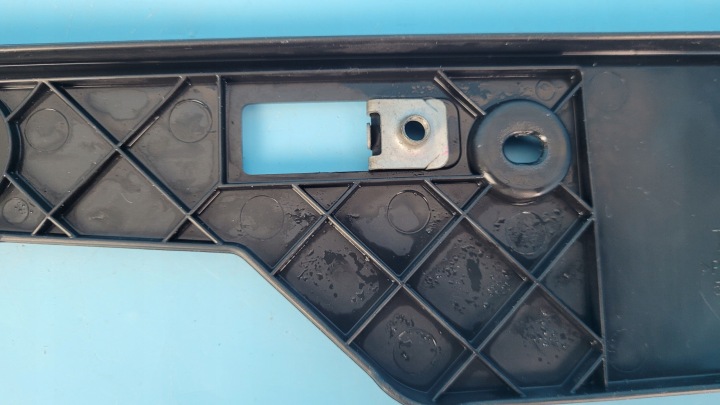 TOYOTA RAV4 V 19R MOULURE CHÂSSIS CADRE DE PLAQUE D'IMMATRICULATION 52114-42150