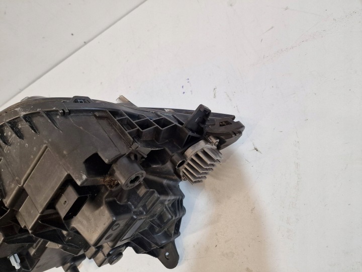 PROJECTEUR AVANT CÔTÉ GAUCHE VOLVO XC90 MID 32404719