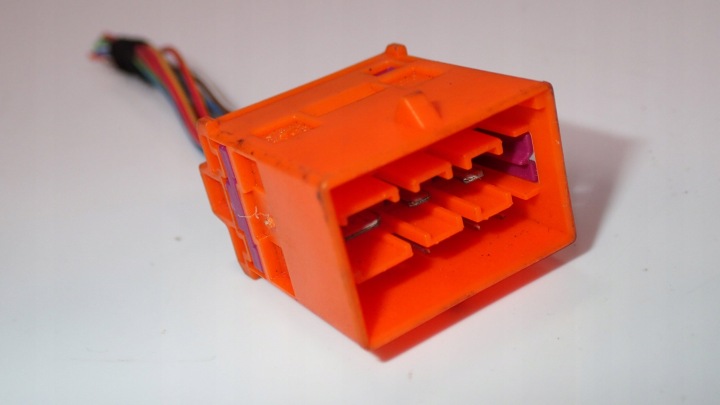PUCE PUCE RACCORD POMARANCZOWA AUDI 8E0972575