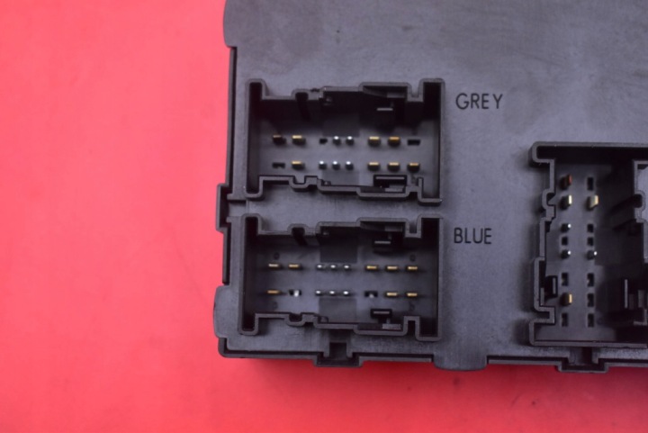 CONTRÔLEUR MODULE FUSIBLE 8V51-15K600-CJ FORD FIESTA MK7 1.25 80 KM 08-17