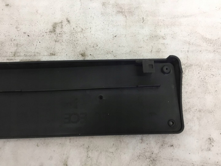 MERCEDES CHÂSSIS RONDELLE SOUS PLAQUE D'IMMATRICULATION A2038853481