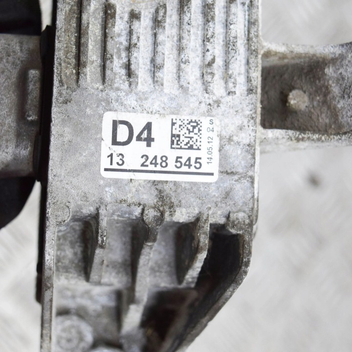 OPEL ZAFIRA C 2012 GAUCHE CÔTÉ SUPPORT FIXATION MOTEUR