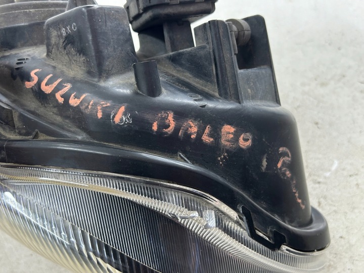 SUZUKI BALENO I LIFT PROJECTEUR GAUCHE EUROPE 100-32617